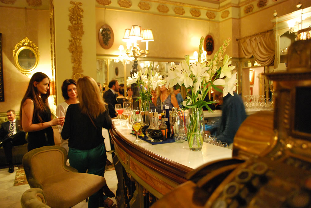 Social events restaurants in Cadiz - Cafe Royalty